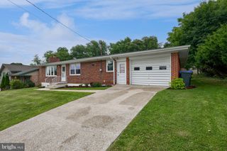 103 OAK KNOLL RD, New Cumberland, PA 17070