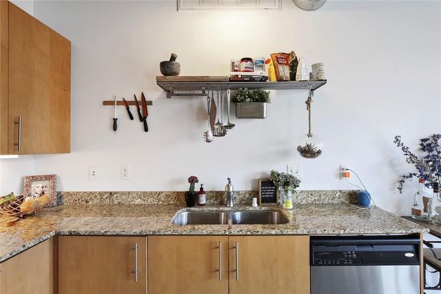 1001 Belleview Street 402, Dallas, TX 75215