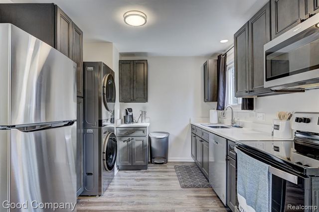 21900 Eastwood Street, Oak Park, MI 48237