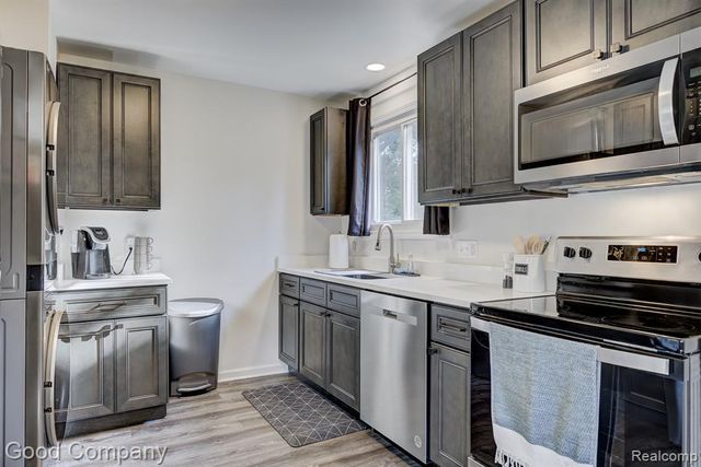 21900 Eastwood Street, Oak Park, MI 48237