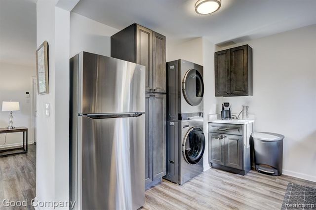 21900 Eastwood Street, Oak Park, MI 48237