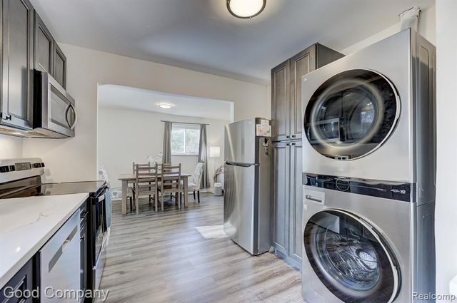 21900 Eastwood Street, Oak Park, MI 48237