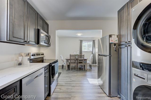 21900 Eastwood Street, Oak Park, MI 48237