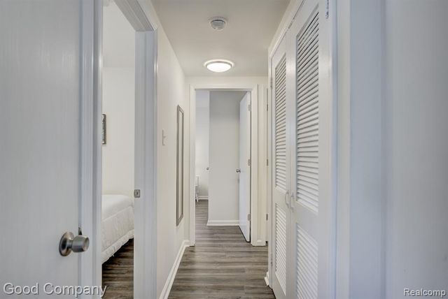 21900 Eastwood Street, Oak Park, MI 48237