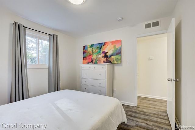 21900 Eastwood Street, Oak Park, MI 48237