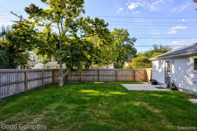 21900 Eastwood Street, Oak Park, MI 48237