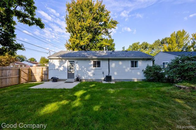 21900 Eastwood Street, Oak Park, MI 48237