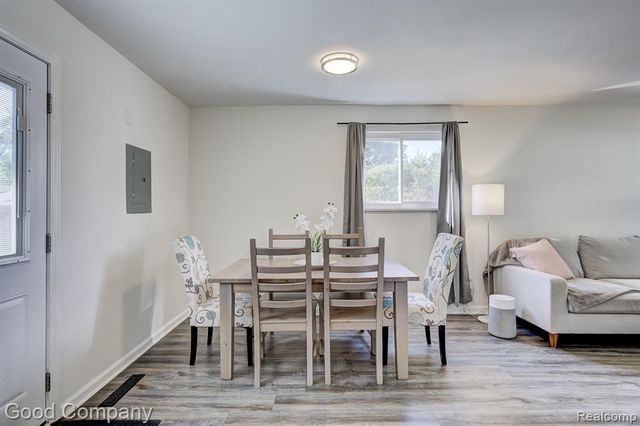 21900 Eastwood Street, Oak Park, MI 48237