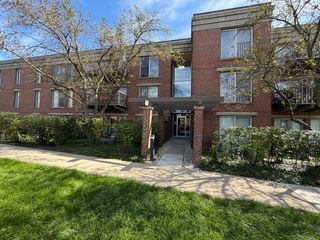 422 Kelburn Road 325, Deerfield, IL 60015