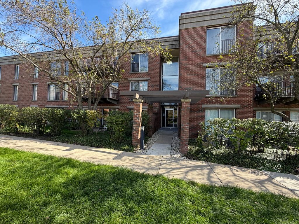 422 Kelburn Road 325, Deerfield, IL 60015