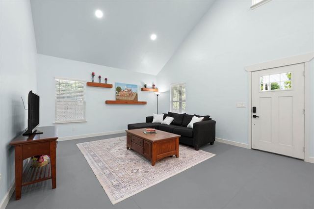 310 S Elm Street, Guthrie, OK 73044