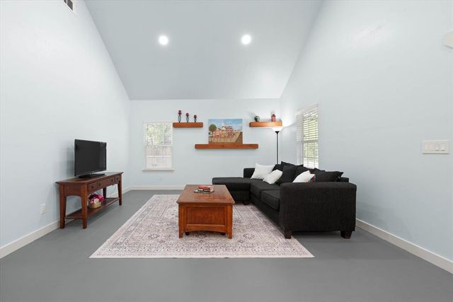 310 S Elm Street, Guthrie, OK 73044