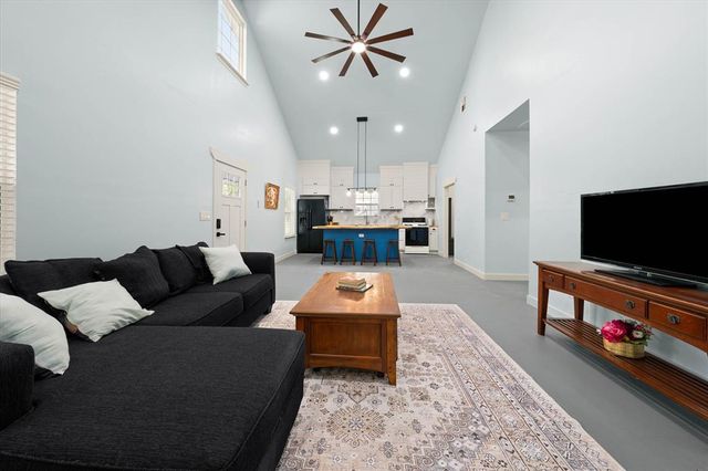 310 S Elm Street, Guthrie, OK 73044