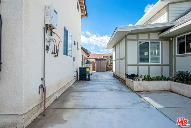 1321 W 30th Street, Los Angeles, CA 90007