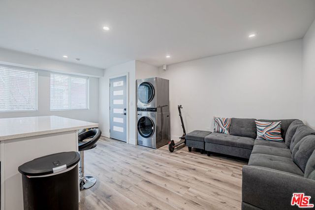 1321 W 30th Street, Los Angeles, CA 90007