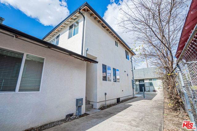 1321 W 30th Street, Los Angeles, CA 90007