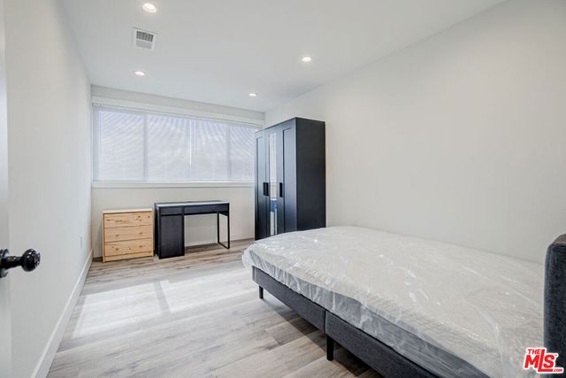 1321 W 30th Street, Los Angeles, CA 90007