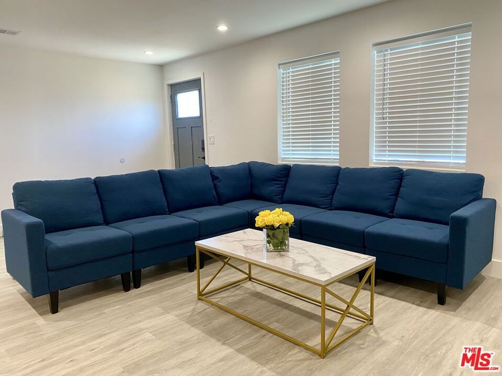 1321 W 30th Street, Los Angeles, CA 90007
