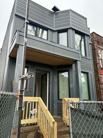 6321 S Eberhart Avenue 2, Chicago, IL 60637