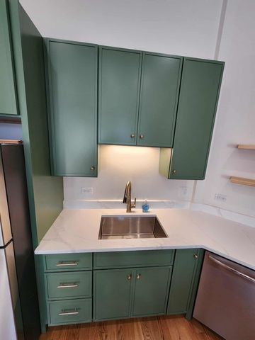6321 S Eberhart Avenue 2, Chicago, IL 60637