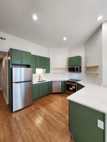 6321 S Eberhart Avenue 2, Chicago, IL 60637