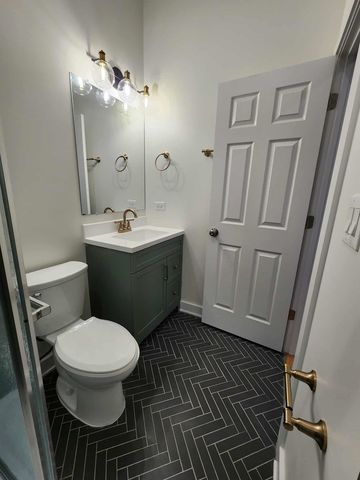 6321 S Eberhart Avenue 2, Chicago, IL 60637