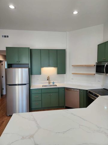 6321 S Eberhart Avenue 2, Chicago, IL 60637