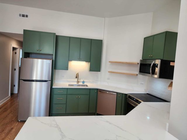 6321 S Eberhart Avenue 2, Chicago, IL 60637