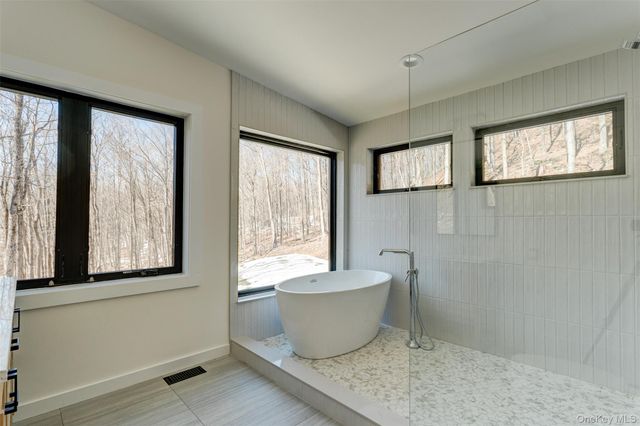 119 Overlook Circle, Fremont Center, NY 12736