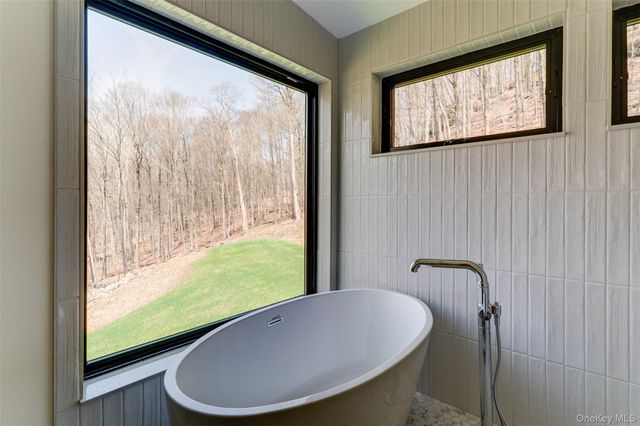 119 Overlook Circle, Fremont Center, NY 12736