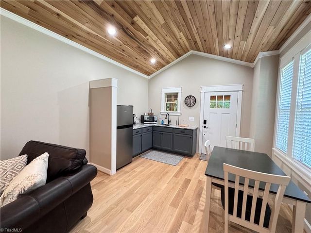440 Old Railroad Grade Road, Thurmond, NC 28683