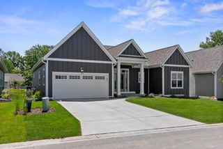 450 Sandy CIRCLE, Pewaukee, WI 53072