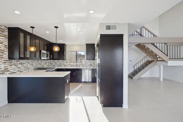 4555 Falkirk Bay, Oxnard, CA 93035