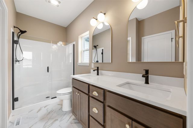 218 McCarran Avenue NE, Cedar Rapids, IA 52402