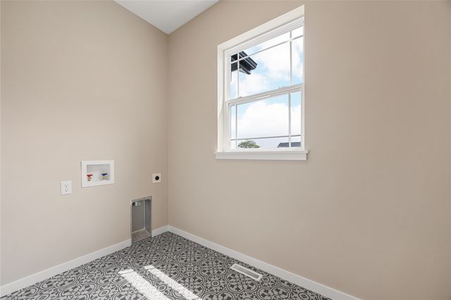 218 McCarran Avenue NE, Cedar Rapids, IA 52402