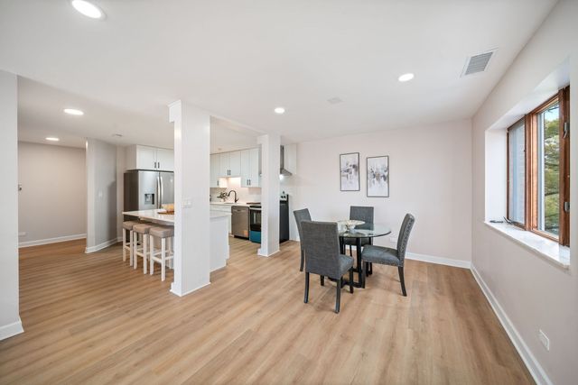 10 Trafalgar Square 403, Lincolnshire, IL 60069