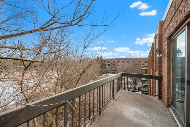 10 Trafalgar Square 403, Lincolnshire, IL 60069