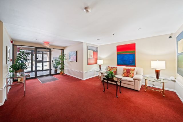 10 Trafalgar Square 403, Lincolnshire, IL 60069