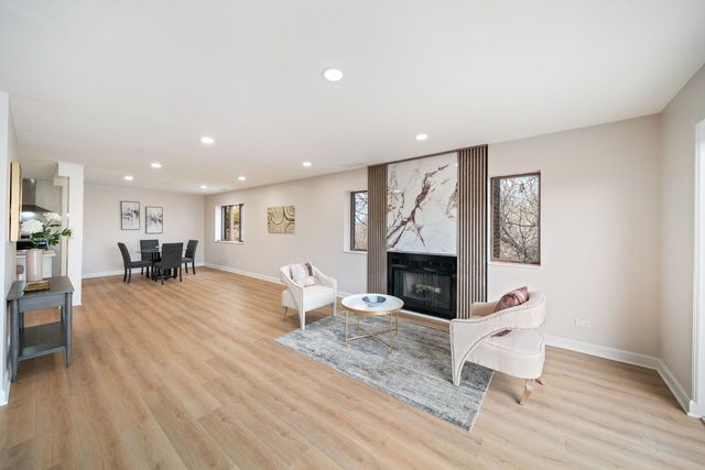 10 Trafalgar Square 403, Lincolnshire, IL 60069