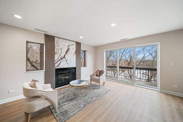 10 Trafalgar Square 403, Lincolnshire, IL 60069