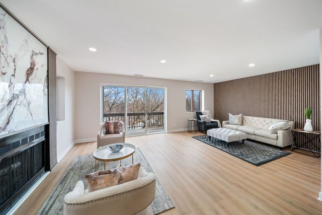 10 Trafalgar Square 403, Lincolnshire, IL 60069