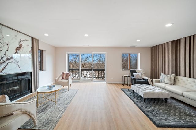 10 Trafalgar Square 403, Lincolnshire, IL 60069