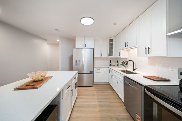 10 Trafalgar Square 403, Lincolnshire, IL 60069