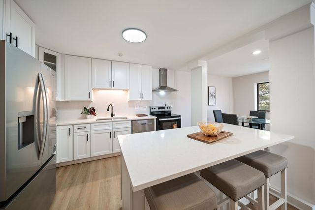 10 Trafalgar Square 403, Lincolnshire, IL 60069