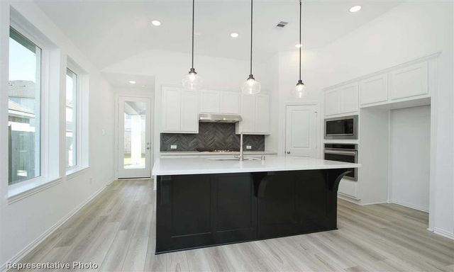 1052 Shoal Creek Trail, Conroe, TX 77304