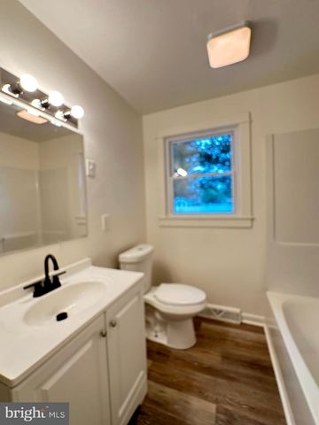 822 WHITE OAK RD, Dover, DE 19901