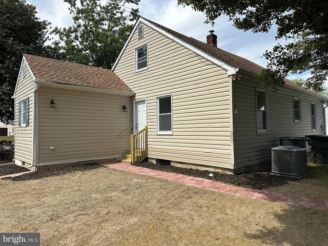 822 WHITE OAK RD, Dover, DE 19901