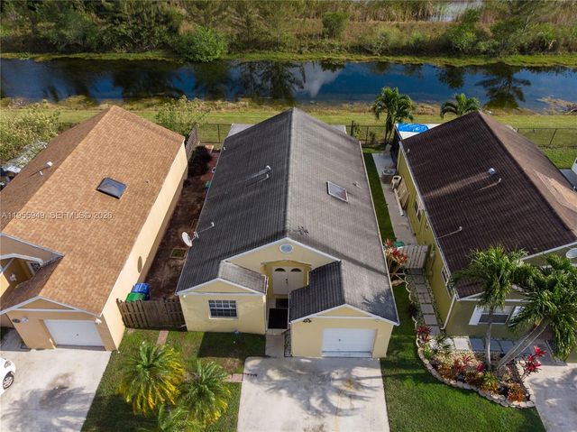 9936 W Daffodil Ln, Miramar, FL 33025
