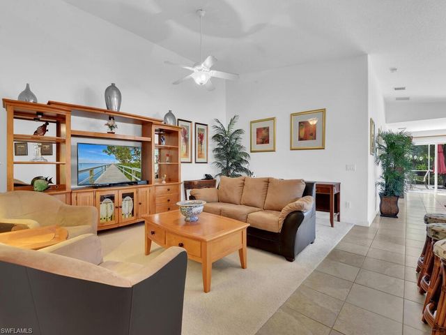 8084 Xenia LN, Naples, FL 34114