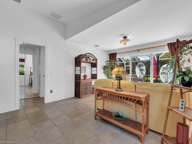 8084 Xenia LN, Naples, FL 34114